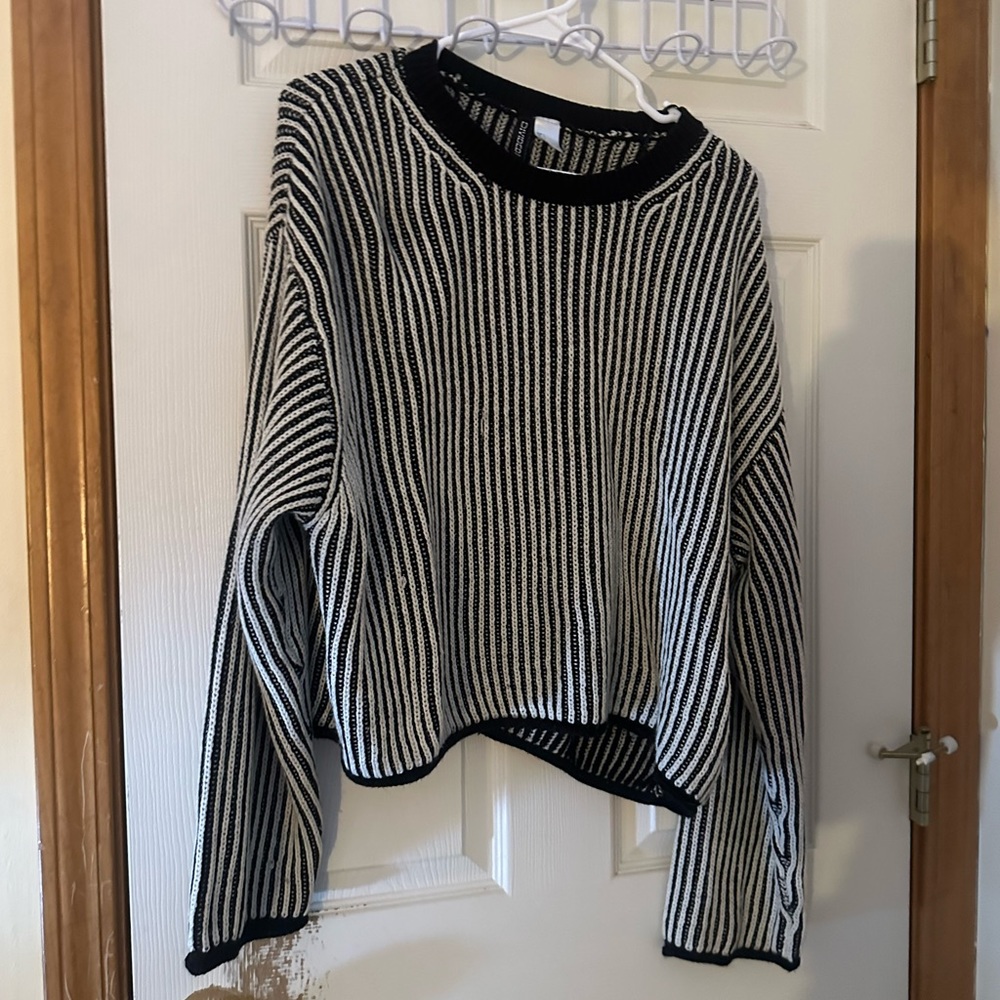 Wide sleeve sweater
